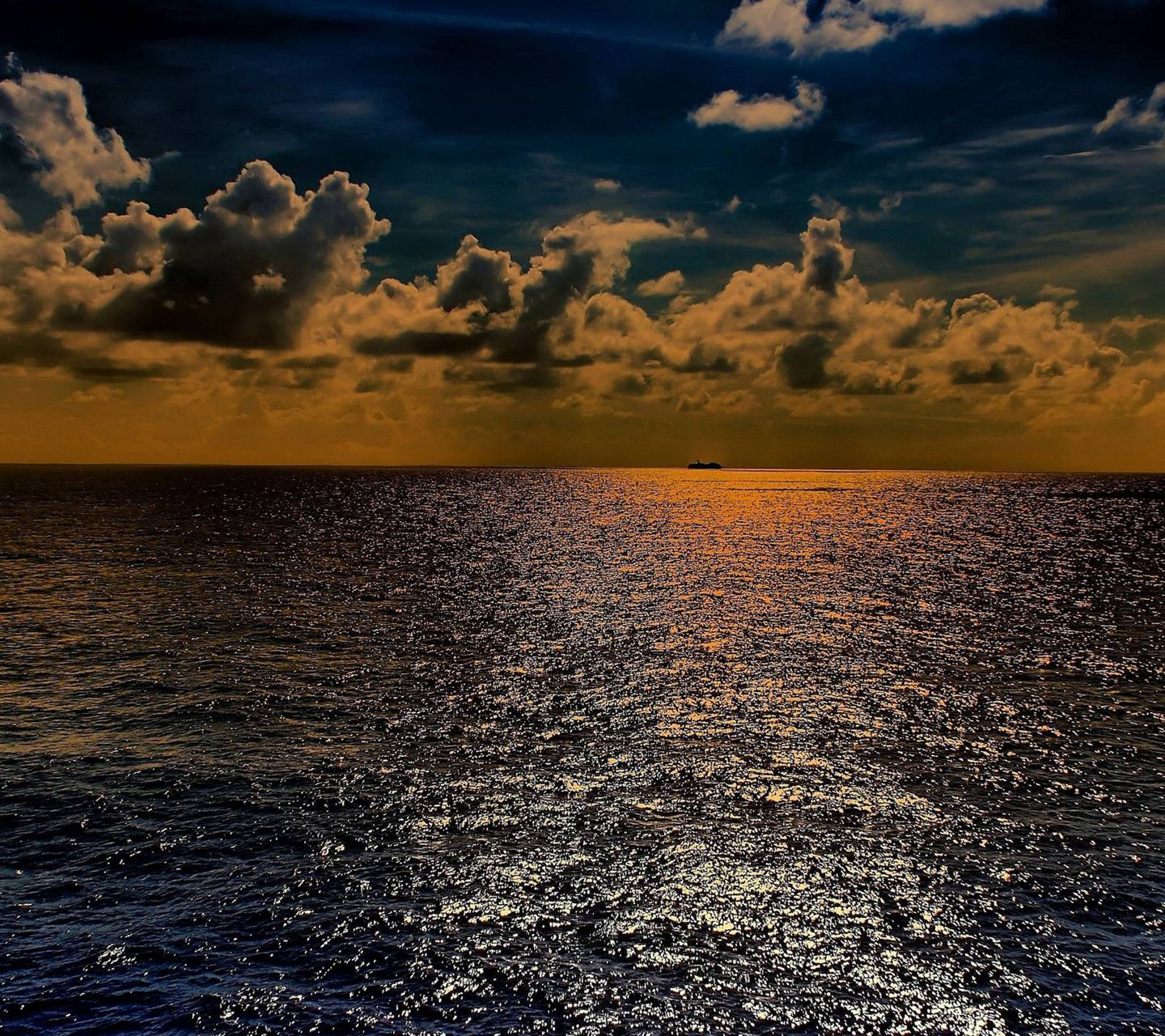 Будет новый океан. Причал рябь облака. Рябь на закате. Обои 240х320 пасмурно. Ночное освещение природы морской.